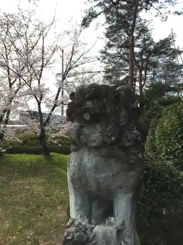 琵琶神社の狛犬