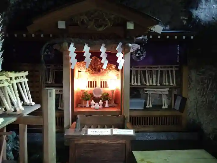 銭洗弁財天宇賀福神社(神奈川県)