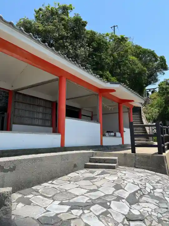 粟嶋社の{uncategorized: "未分類", other: "その他", undefined: "問題あり", building: "その他建物", grave: "お墓", sacred_gate: "鳥居", guardian: "狛犬", statue: "像", buddha: "仏像", history: "歴史", nature: "自然", garden: "庭園", animal: "動物", pagoda: "塔", temizu: "手水舎", mountain_gate: "山門・神門", sanctuary: "本殿・本堂", subordinate: "末社・摂社", art: "芸術", scenery: "景色", jizo: "地蔵", ema: "絵馬", goshuin: "御朱印", omikuji: "おみくじ", items: "授与品その他", amulet: "お守り", goshuincho: "御朱印帳", eats: "食事", festival: "お祭り", votive_dance: "神楽", shichigosan: "七五三参", wedding: "結婚式", experience: "体験その他", initially: "初詣", around: "周辺", anti_infection: "感染症対策"}