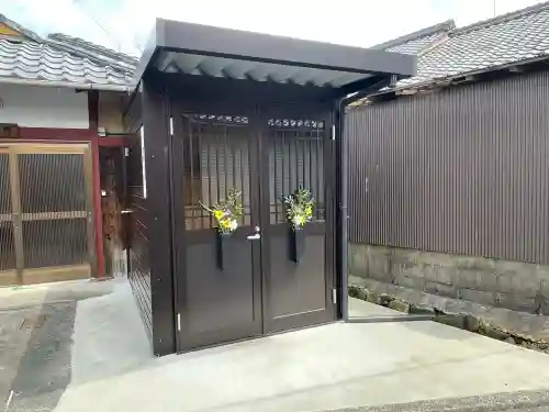 地蔵堂 (鎌掛)の{uncategorized: "未分類", other: "その他", undefined: "問題あり", building: "その他建物", grave: "お墓", sacred_gate: "鳥居", guardian: "狛犬", statue: "像", buddha: "仏像", history: "歴史", nature: "自然", garden: "庭園", animal: "動物", pagoda: "塔", temizu: "手水舎", mountain_gate: "山門・神門", sanctuary: "本殿・本堂", subordinate: "末社・摂社", art: "芸術", scenery: "景色", jizo: "地蔵", ema: "絵馬", goshuin: "御朱印", omikuji: "おみくじ", items: "授与品その他", amulet: "お守り", goshuincho: "御朱印帳", eats: "食事", festival: "お祭り", votive_dance: "神楽", shichigosan: "七五三参", wedding: "結婚式", experience: "体験その他", initially: "初詣", around: "周辺", anti_infection: "感染症対策"}