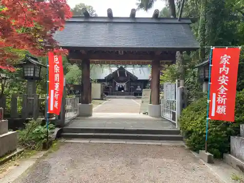 神明社の山門