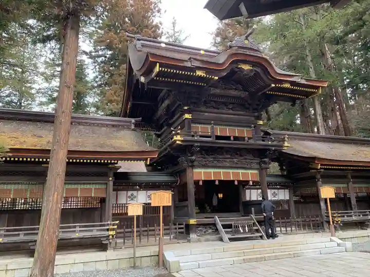 諏訪大社下社春宮の山門・神門