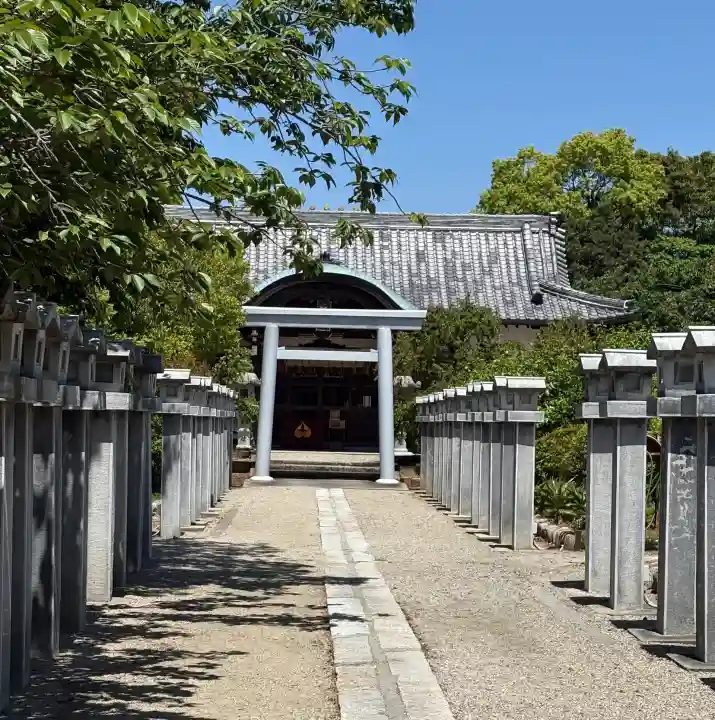 比佐豆知神社の{uncategorized: "未分類", other: "その他", undefined: "問題あり", building: "その他建物", grave: "お墓", sacred_gate: "鳥居", guardian: "狛犬", statue: "像", buddha: "仏像", history: "歴史", nature: "自然", garden: "庭園", animal: "動物", pagoda: "塔", temizu: "手水舎", mountain_gate: "山門・神門", sanctuary: "本殿・本堂", subordinate: "末社・摂社", art: "芸術", scenery: "景色", jizo: "地蔵", ema: "絵馬", goshuin: "御朱印", omikuji: "おみくじ", items: "授与品その他", amulet: "お守り", goshuincho: "御朱印帳", eats: "食事", festival: "お祭り", votive_dance: "神楽", shichigosan: "七五三参", wedding: "結婚式", experience: "体験その他", initially: "初詣", around: "周辺", anti_infection: "感染症対策"}