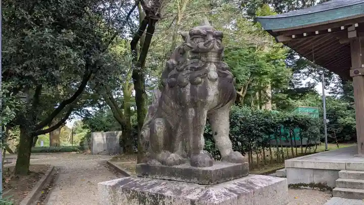 高岡市護国神社の狛犬