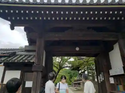 橘寺の山門・神門
