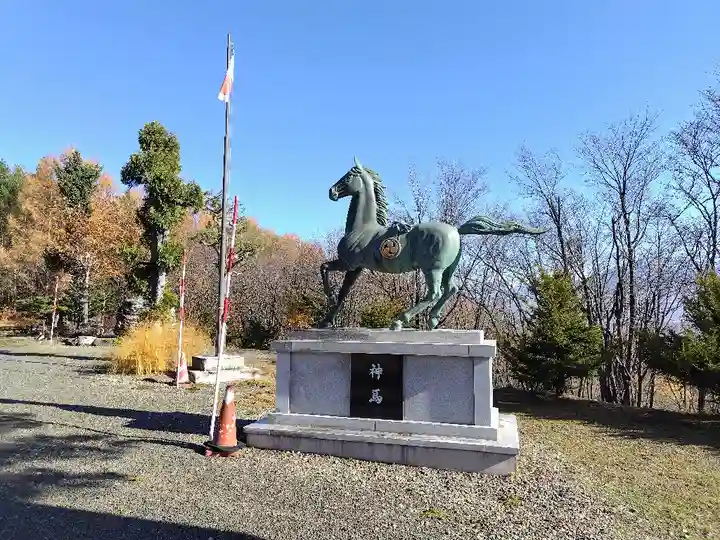 中富良野神社の像