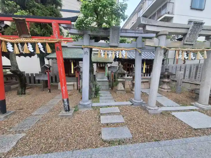 堤根神社の{uncategorized: "未分類", other: "その他", undefined: "問題あり", building: "その他建物", grave: "お墓", sacred_gate: "鳥居", guardian: "狛犬", statue: "像", buddha: "仏像", history: "歴史", nature: "自然", garden: "庭園", animal: "動物", pagoda: "塔", temizu: "手水舎", mountain_gate: "山門・神門", sanctuary: "本殿・本堂", subordinate: "末社・摂社", art: "芸術", scenery: "景色", jizo: "地蔵", ema: "絵馬", goshuin: "御朱印", omikuji: "おみくじ", items: "授与品その他", amulet: "お守り", goshuincho: "御朱印帳", eats: "食事", festival: "お祭り", votive_dance: "神楽", shichigosan: "七五三参", wedding: "結婚式", experience: "体験その他", initially: "初詣", around: "周辺", anti_infection: "感染症対策"}