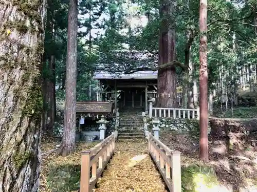 鈴波神社の庭園