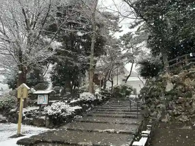 濃飛護國神社の{uncategorized: "未分類", other: "その他", undefined: "問題あり", building: "その他建物", grave: "お墓", sacred_gate: "鳥居", guardian: "狛犬", statue: "像", buddha: "仏像", history: "歴史", nature: "自然", garden: "庭園", animal: "動物", pagoda: "塔", temizu: "手水舎", mountain_gate: "山門・神門", sanctuary: "本殿・本堂", subordinate: "末社・摂社", art: "芸術", scenery: "景色", jizo: "地蔵", ema: "絵馬", goshuin: "御朱印", omikuji: "おみくじ", items: "授与品その他", amulet: "お守り", goshuincho: "御朱印帳", eats: "食事", festival: "お祭り", votive_dance: "神楽", shichigosan: "七五三参", wedding: "結婚式", experience: "体験その他", initially: "初詣", around: "周辺", anti_infection: "感染症対策"}