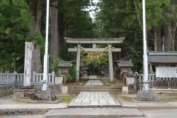 雄山神社中宮祈願殿(富山県)