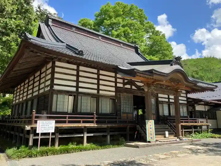 遠照寺の本殿・本堂