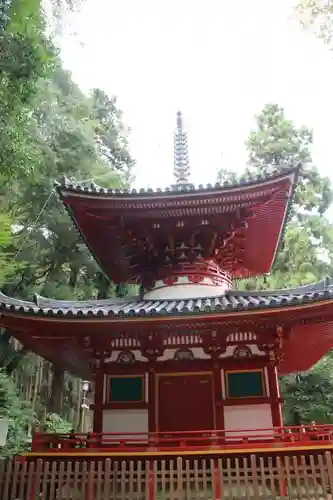 宝山寺の塔