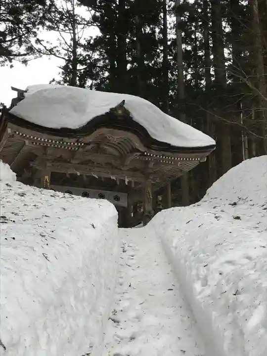 大神山神社奥宮の山門・神門