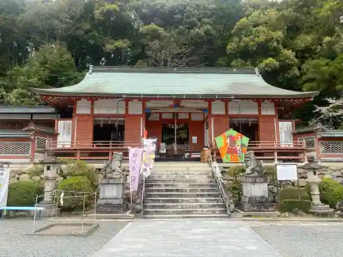 粉河産土神社（たのもしの宮）の{uncategorized: "未分類", other: "その他", undefined: "問題あり", building: "その他建物", grave: "お墓", sacred_gate: "鳥居", guardian: "狛犬", statue: "像", buddha: "仏像", history: "歴史", nature: "自然", garden: "庭園", animal: "動物", pagoda: "塔", temizu: "手水舎", mountain_gate: "山門・神門", sanctuary: "本殿・本堂", subordinate: "末社・摂社", art: "芸術", scenery: "景色", jizo: "地蔵", ema: "絵馬", goshuin: "御朱印", omikuji: "おみくじ", items: "授与品その他", amulet: "お守り", goshuincho: "御朱印帳", eats: "食事", festival: "お祭り", votive_dance: "神楽", shichigosan: "七五三参", wedding: "結婚式", experience: "体験その他", initially: "初詣", around: "周辺", anti_infection: "感染症対策"}