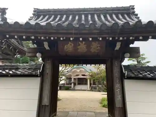 神蔵寺の山門