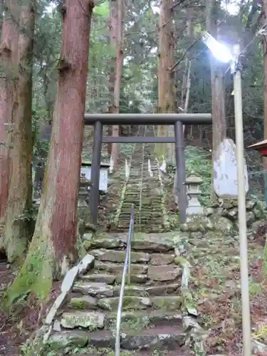 軍刀利神社の建物その他