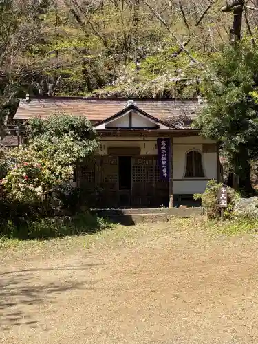 八王寺の{uncategorized: "未分類", other: "その他", undefined: "問題あり", building: "その他建物", grave: "お墓", sacred_gate: "鳥居", guardian: "狛犬", statue: "像", buddha: "仏像", history: "歴史", nature: "自然", garden: "庭園", animal: "動物", pagoda: "塔", temizu: "手水舎", mountain_gate: "山門・神門", sanctuary: "本殿・本堂", subordinate: "末社・摂社", art: "芸術", scenery: "景色", jizo: "地蔵", ema: "絵馬", goshuin: "御朱印", omikuji: "おみくじ", items: "授与品その他", amulet: "お守り", goshuincho: "御朱印帳", eats: "食事", festival: "お祭り", votive_dance: "神楽", shichigosan: "七五三参", wedding: "結婚式", experience: "体験その他", initially: "初詣", around: "周辺", anti_infection: "感染症対策"}