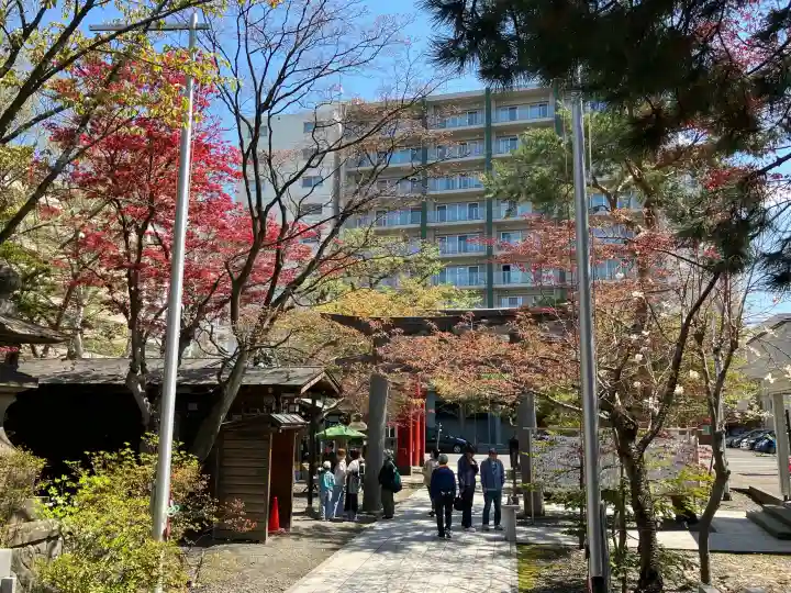 彌彦神社 (伊夜日子神社)の{uncategorized: "未分類", other: "その他", undefined: "問題あり", building: "その他建物", grave: "お墓", sacred_gate: "鳥居", guardian: "狛犬", statue: "像", buddha: "仏像", history: "歴史", nature: "自然", garden: "庭園", animal: "動物", pagoda: "塔", temizu: "手水舎", mountain_gate: "山門・神門", sanctuary: "本殿・本堂", subordinate: "末社・摂社", art: "芸術", scenery: "景色", jizo: "地蔵", ema: "絵馬", goshuin: "御朱印", omikuji: "おみくじ", items: "授与品その他", amulet: "お守り", goshuincho: "御朱印帳", eats: "食事", festival: "お祭り", votive_dance: "神楽", shichigosan: "七五三参", wedding: "結婚式", experience: "体験その他", initially: "初詣", around: "周辺", anti_infection: "感染症対策"}