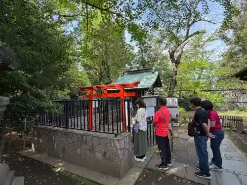 栄誉権現社の{uncategorized: "未分類", other: "その他", undefined: "問題あり", building: "その他建物", grave: "お墓", sacred_gate: "鳥居", guardian: "狛犬", statue: "像", buddha: "仏像", history: "歴史", nature: "自然", garden: "庭園", animal: "動物", pagoda: "塔", temizu: "手水舎", mountain_gate: "山門・神門", sanctuary: "本殿・本堂", subordinate: "末社・摂社", art: "芸術", scenery: "景色", jizo: "地蔵", ema: "絵馬", goshuin: "御朱印", omikuji: "おみくじ", items: "授与品その他", amulet: "お守り", goshuincho: "御朱印帳", eats: "食事", festival: "お祭り", votive_dance: "神楽", shichigosan: "七五三参", wedding: "結婚式", experience: "体験その他", initially: "初詣", around: "周辺", anti_infection: "感染症対策"}