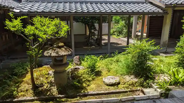 清凉寺の庭園