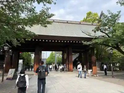 靖國神社の{uncategorized: "未分類", other: "その他", undefined: "問題あり", building: "その他建物", grave: "お墓", sacred_gate: "鳥居", guardian: "狛犬", statue: "像", buddha: "仏像", history: "歴史", nature: "自然", garden: "庭園", animal: "動物", pagoda: "塔", temizu: "手水舎", mountain_gate: "山門・神門", sanctuary: "本殿・本堂", subordinate: "末社・摂社", art: "芸術", scenery: "景色", jizo: "地蔵", ema: "絵馬", goshuin: "御朱印", omikuji: "おみくじ", items: "授与品その他", amulet: "お守り", goshuincho: "御朱印帳", eats: "食事", festival: "お祭り", votive_dance: "神楽", shichigosan: "七五三参", wedding: "結婚式", experience: "体験その他", initially: "初詣", around: "周辺", anti_infection: "感染症対策"}