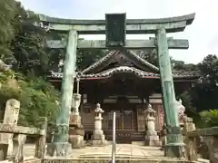 世義寺の鳥居