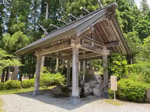 八海山尊神社の手水舎