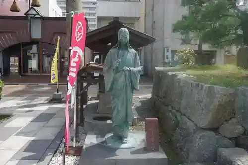 柴田神社の像