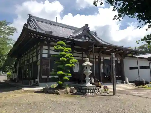 官長寺の本殿