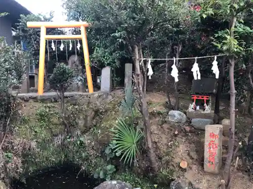 横浜御嶽神社の庭園