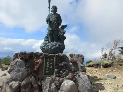 日光二荒山神社奥宮の像