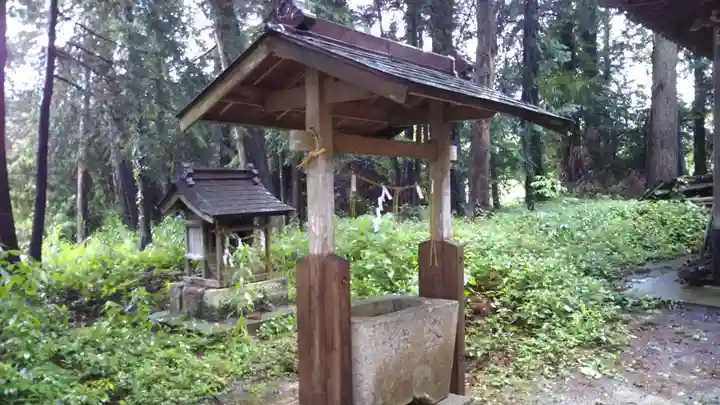 齋神社の手水舎