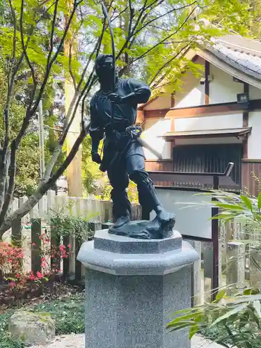 葛城一言主神社の像