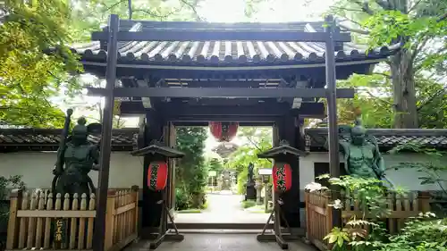 井口院の山門