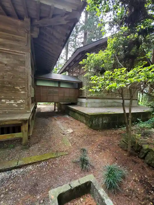 岩崎神社の本殿・本堂
