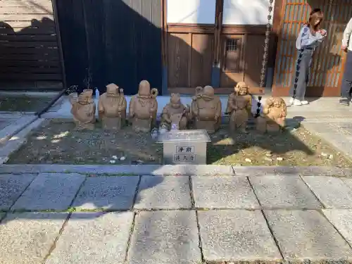 蓮久寺の{uncategorized: "未分類", other: "その他", undefined: "問題あり", building: "その他建物", grave: "お墓", sacred_gate: "鳥居", guardian: "狛犬", statue: "像", buddha: "仏像", history: "歴史", nature: "自然", garden: "庭園", animal: "動物", pagoda: "塔", temizu: "手水舎", mountain_gate: "山門・神門", sanctuary: "本殿・本堂", subordinate: "末社・摂社", art: "芸術", scenery: "景色", jizo: "地蔵", ema: "絵馬", goshuin: "御朱印", omikuji: "おみくじ", items: "授与品その他", amulet: "お守り", goshuincho: "御朱印帳", eats: "食事", festival: "お祭り", votive_dance: "神楽", shichigosan: "七五三参", wedding: "結婚式", experience: "体験その他", initially: "初詣", around: "周辺", anti_infection: "感染症対策"}