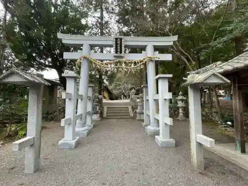 川田神社の{uncategorized: "未分類", other: "その他", undefined: "問題あり", building: "その他建物", grave: "お墓", sacred_gate: "鳥居", guardian: "狛犬", statue: "像", buddha: "仏像", history: "歴史", nature: "自然", garden: "庭園", animal: "動物", pagoda: "塔", temizu: "手水舎", mountain_gate: "山門・神門", sanctuary: "本殿・本堂", subordinate: "末社・摂社", art: "芸術", scenery: "景色", jizo: "地蔵", ema: "絵馬", goshuin: "御朱印", omikuji: "おみくじ", items: "授与品その他", amulet: "お守り", goshuincho: "御朱印帳", eats: "食事", festival: "お祭り", votive_dance: "神楽", shichigosan: "七五三参", wedding: "結婚式", experience: "体験その他", initially: "初詣", around: "周辺", anti_infection: "感染症対策"}
