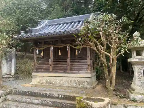 林田八幡神社の{uncategorized: "未分類", other: "その他", undefined: "問題あり", building: "その他建物", grave: "お墓", sacred_gate: "鳥居", guardian: "狛犬", statue: "像", buddha: "仏像", history: "歴史", nature: "自然", garden: "庭園", animal: "動物", pagoda: "塔", temizu: "手水舎", mountain_gate: "山門・神門", sanctuary: "本殿・本堂", subordinate: "末社・摂社", art: "芸術", scenery: "景色", jizo: "地蔵", ema: "絵馬", goshuin: "御朱印", omikuji: "おみくじ", items: "授与品その他", amulet: "お守り", goshuincho: "御朱印帳", eats: "食事", festival: "お祭り", votive_dance: "神楽", shichigosan: "七五三参", wedding: "結婚式", experience: "体験その他", initially: "初詣", around: "周辺", anti_infection: "感染症対策"}