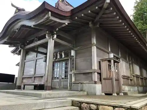 立里荒神社の本殿