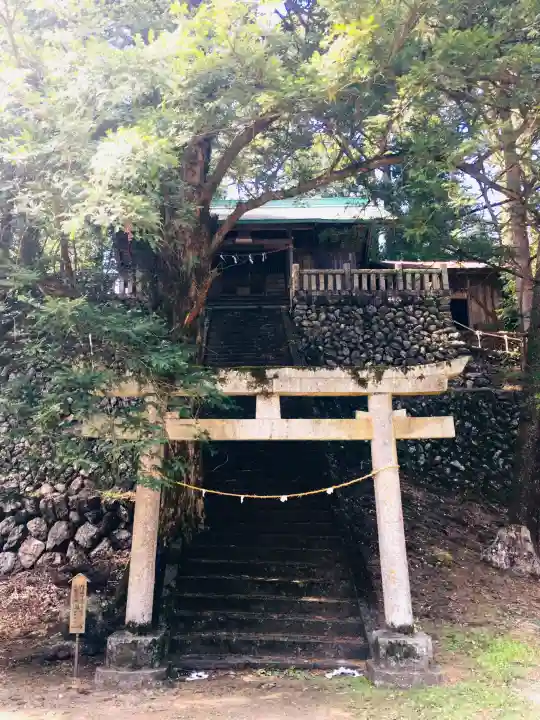 一護王社の{uncategorized: "未分類", other: "その他", undefined: "問題あり", building: "その他建物", grave: "お墓", sacred_gate: "鳥居", guardian: "狛犬", statue: "像", buddha: "仏像", history: "歴史", nature: "自然", garden: "庭園", animal: "動物", pagoda: "塔", temizu: "手水舎", mountain_gate: "山門・神門", sanctuary: "本殿・本堂", subordinate: "末社・摂社", art: "芸術", scenery: "景色", jizo: "地蔵", ema: "絵馬", goshuin: "御朱印", omikuji: "おみくじ", items: "授与品その他", amulet: "お守り", goshuincho: "御朱印帳", eats: "食事", festival: "お祭り", votive_dance: "神楽", shichigosan: "七五三参", wedding: "結婚式", experience: "体験その他", initially: "初詣", around: "周辺", anti_infection: "感染症対策"}