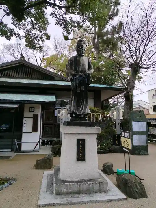 護王神社の{uncategorized: "未分類", other: "その他", undefined: "問題あり", building: "その他建物", grave: "お墓", sacred_gate: "鳥居", guardian: "狛犬", statue: "像", buddha: "仏像", history: "歴史", nature: "自然", garden: "庭園", animal: "動物", pagoda: "塔", temizu: "手水舎", mountain_gate: "山門・神門", sanctuary: "本殿・本堂", subordinate: "末社・摂社", art: "芸術", scenery: "景色", jizo: "地蔵", ema: "絵馬", goshuin: "御朱印", omikuji: "おみくじ", items: "授与品その他", amulet: "お守り", goshuincho: "御朱印帳", eats: "食事", festival: "お祭り", votive_dance: "神楽", shichigosan: "七五三参", wedding: "結婚式", experience: "体験その他", initially: "初詣", around: "周辺", anti_infection: "感染症対策"}