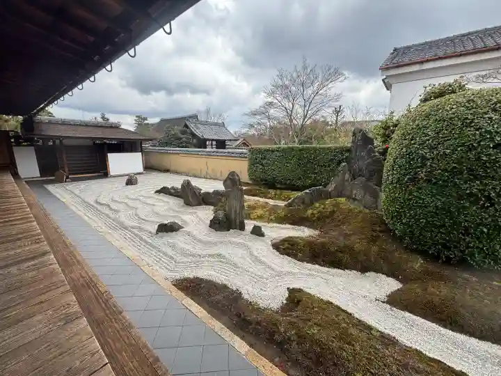 瑞峯院の{uncategorized: "未分類", other: "その他", undefined: "問題あり", building: "その他建物", grave: "お墓", sacred_gate: "鳥居", guardian: "狛犬", statue: "像", buddha: "仏像", history: "歴史", nature: "自然", garden: "庭園", animal: "動物", pagoda: "塔", temizu: "手水舎", mountain_gate: "山門・神門", sanctuary: "本殿・本堂", subordinate: "末社・摂社", art: "芸術", scenery: "景色", jizo: "地蔵", ema: "絵馬", goshuin: "御朱印", omikuji: "おみくじ", items: "授与品その他", amulet: "お守り", goshuincho: "御朱印帳", eats: "食事", festival: "お祭り", votive_dance: "神楽", shichigosan: "七五三参", wedding: "結婚式", experience: "体験その他", initially: "初詣", around: "周辺", anti_infection: "感染症対策"}