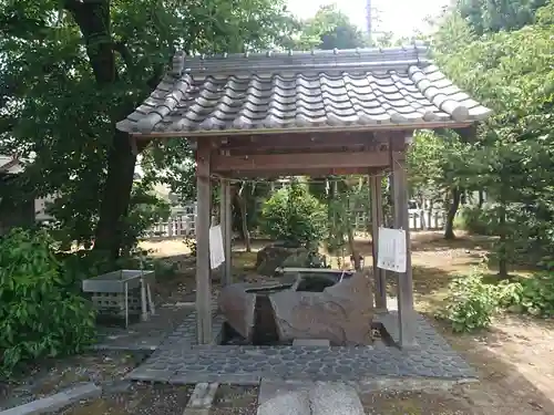 神明社の手水舎