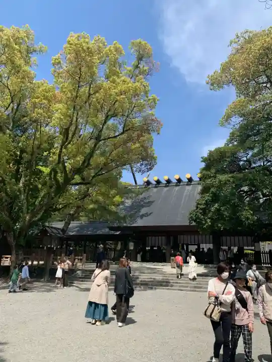 熱田神宮の{uncategorized: "未分類", other: "その他", undefined: "問題あり", building: "その他建物", grave: "お墓", sacred_gate: "鳥居", guardian: "狛犬", statue: "像", buddha: "仏像", history: "歴史", nature: "自然", garden: "庭園", animal: "動物", pagoda: "塔", temizu: "手水舎", mountain_gate: "山門・神門", sanctuary: "本殿・本堂", subordinate: "末社・摂社", art: "芸術", scenery: "景色", jizo: "地蔵", ema: "絵馬", goshuin: "御朱印", omikuji: "おみくじ", items: "授与品その他", amulet: "お守り", goshuincho: "御朱印帳", eats: "食事", festival: "お祭り", votive_dance: "神楽", shichigosan: "七五三参", wedding: "結婚式", experience: "体験その他", initially: "初詣", around: "周辺", anti_infection: "感染症対策"}