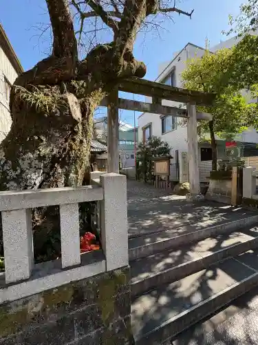 一加番稲荷神社の{uncategorized: "未分類", other: "その他", undefined: "問題あり", building: "その他建物", grave: "お墓", sacred_gate: "鳥居", guardian: "狛犬", statue: "像", buddha: "仏像", history: "歴史", nature: "自然", garden: "庭園", animal: "動物", pagoda: "塔", temizu: "手水舎", mountain_gate: "山門・神門", sanctuary: "本殿・本堂", subordinate: "末社・摂社", art: "芸術", scenery: "景色", jizo: "地蔵", ema: "絵馬", goshuin: "御朱印", omikuji: "おみくじ", items: "授与品その他", amulet: "お守り", goshuincho: "御朱印帳", eats: "食事", festival: "お祭り", votive_dance: "神楽", shichigosan: "七五三参", wedding: "結婚式", experience: "体験その他", initially: "初詣", around: "周辺", anti_infection: "感染症対策"}