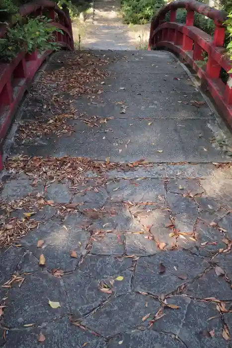 山梨岡神社の建物その他