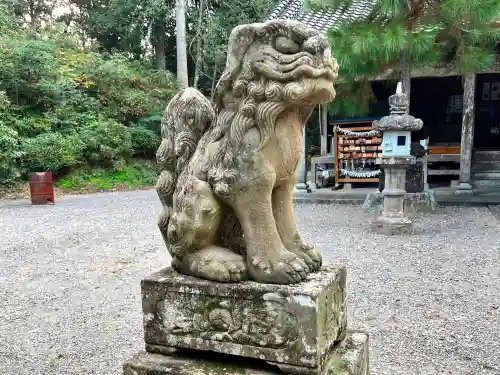 糸島市宇美八幡宮の狛犬