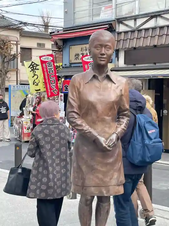 題経寺(柴又帝釈天)の{uncategorized: "未分類", other: "その他", undefined: "問題あり", building: "その他建物", grave: "お墓", sacred_gate: "鳥居", guardian: "狛犬", statue: "像", buddha: "仏像", history: "歴史", nature: "自然", garden: "庭園", animal: "動物", pagoda: "塔", temizu: "手水舎", mountain_gate: "山門・神門", sanctuary: "本殿・本堂", subordinate: "末社・摂社", art: "芸術", scenery: "景色", jizo: "地蔵", ema: "絵馬", goshuin: "御朱印", omikuji: "おみくじ", items: "授与品その他", amulet: "お守り", goshuincho: "御朱印帳", eats: "食事", festival: "お祭り", votive_dance: "神楽", shichigosan: "七五三参", wedding: "結婚式", experience: "体験その他", initially: "初詣", around: "周辺", anti_infection: "感染症対策"}