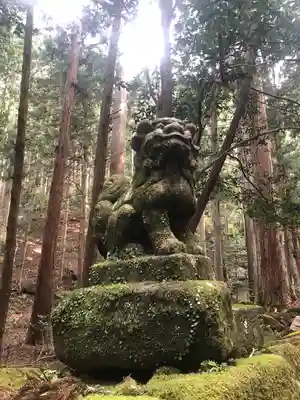 室生龍穴神社の狛犬