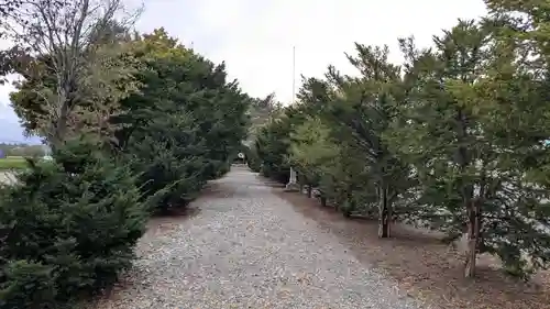 川西神社の庭園